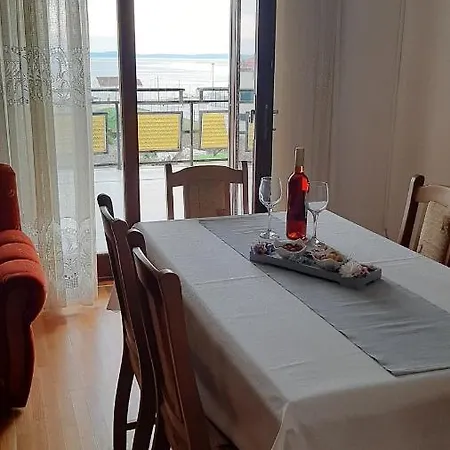 Lucy Apartment *