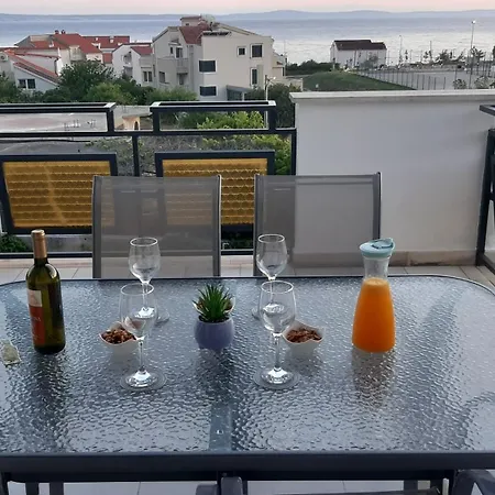 Lucy Apartment Podstrana